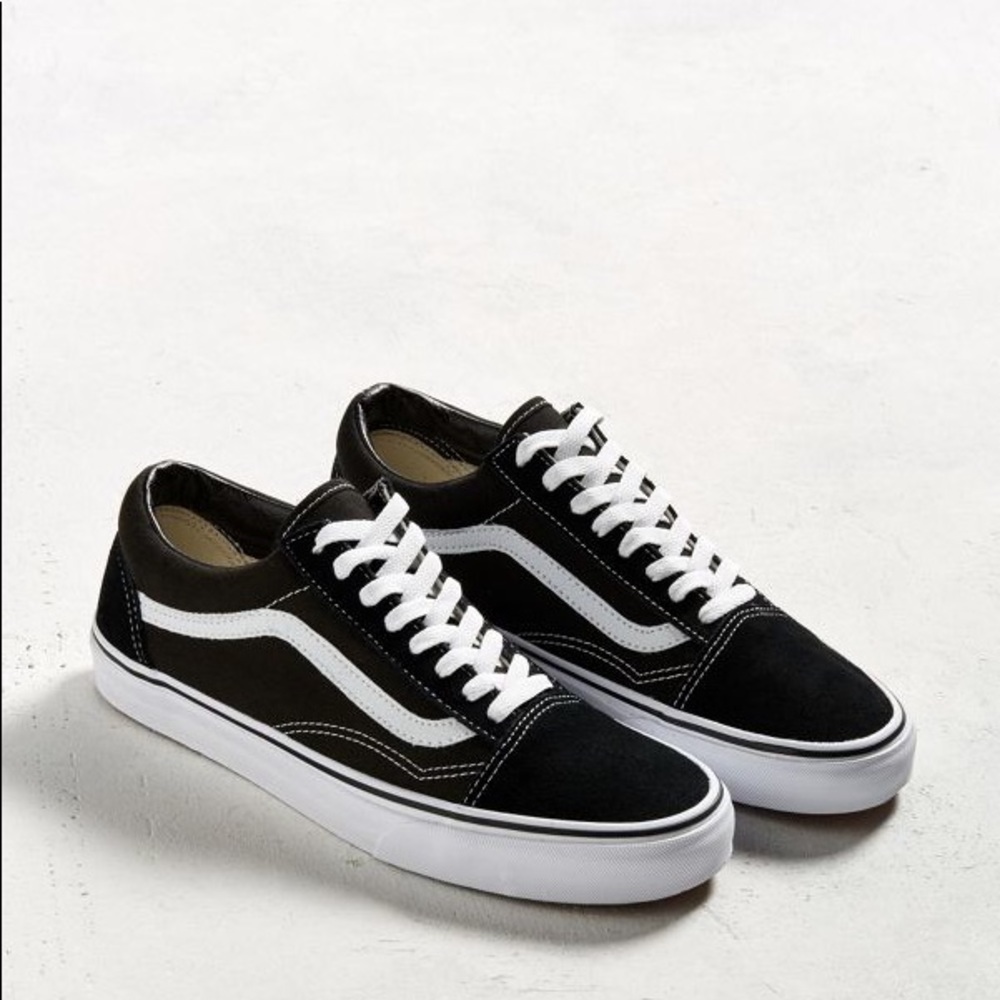 Vans classic old school women’s shoe - size 6